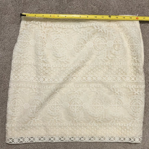 Double layered white/cream skirt - Picture 3 of 4